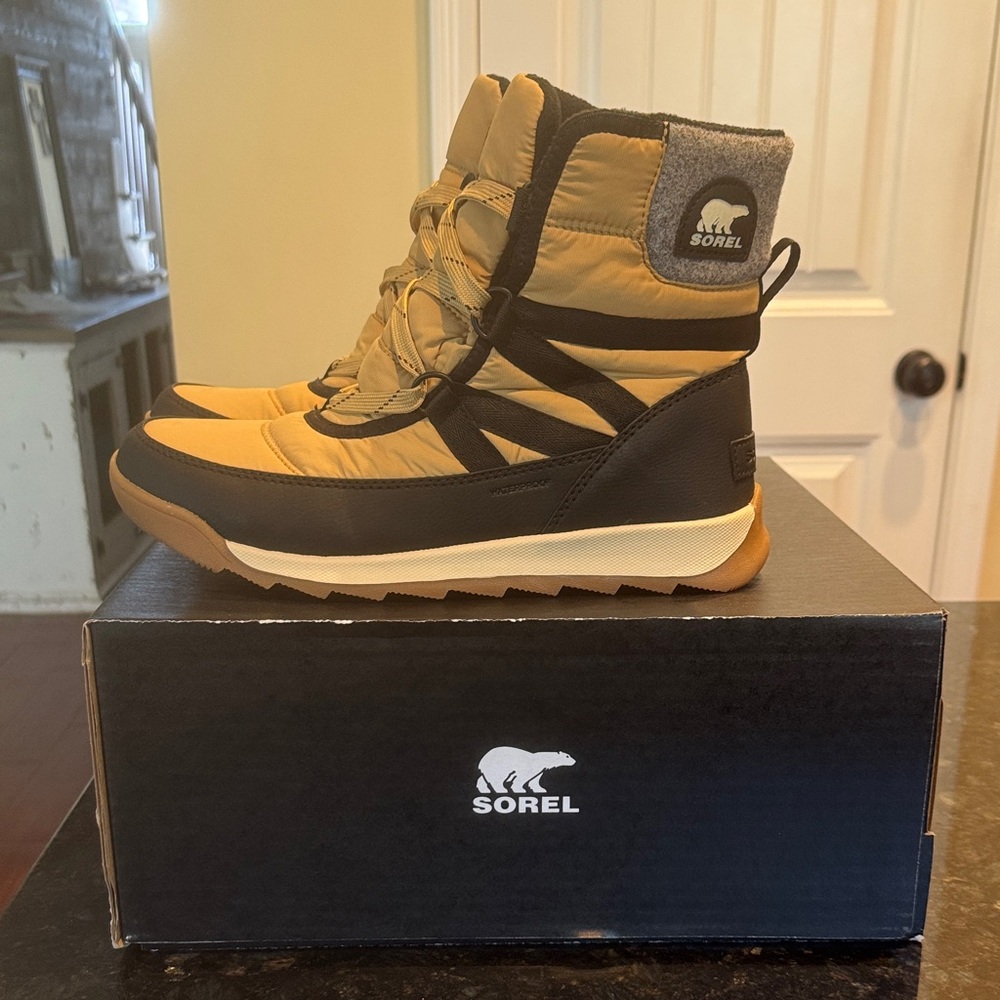 EEUC Sorel Whitney Frosty Lace Boots, size 8.5